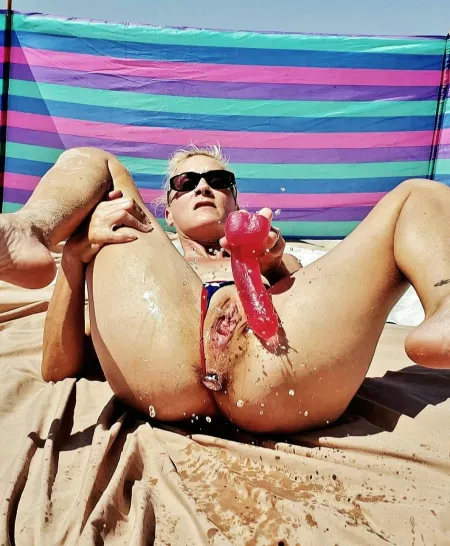 At the beach..just couldn't STOP gushing 😎💦🍑💦 At the beach..just couldn't STOP gushing 😎💦🍑💦
