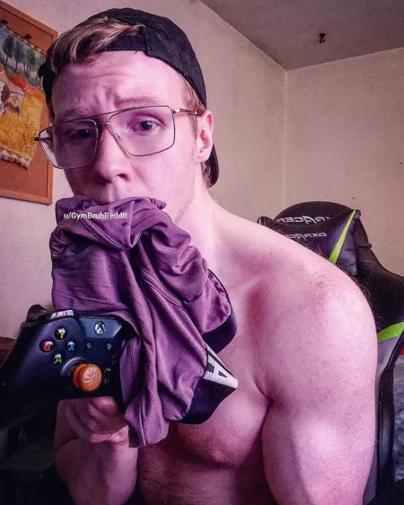 Be my gaymer friend with benefits 🎮😈