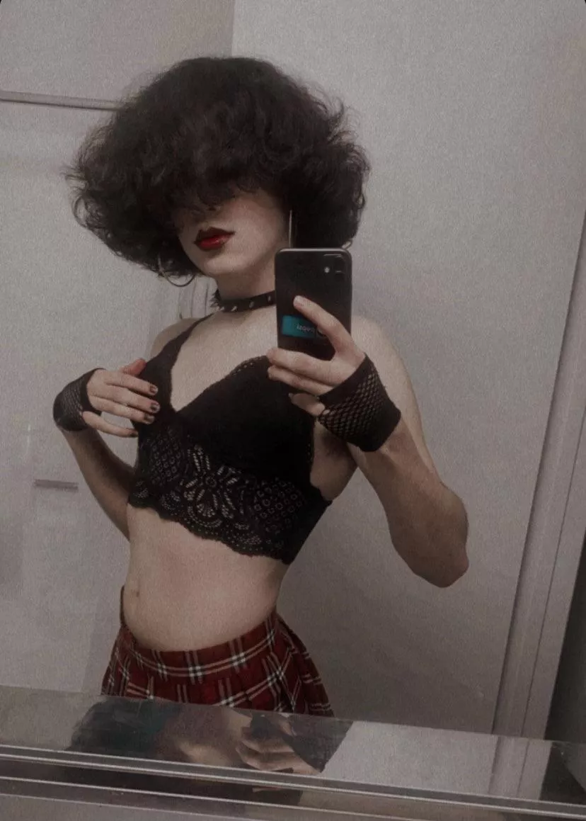 Been awhile since I posted. Can I still be your slutty little goth pet? 🖤