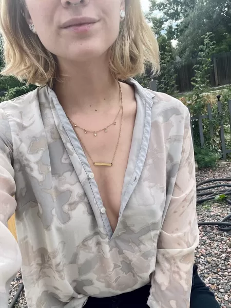 Best part of my day is taking my bra off and relaxing in the backyard after work 🥰 (f)