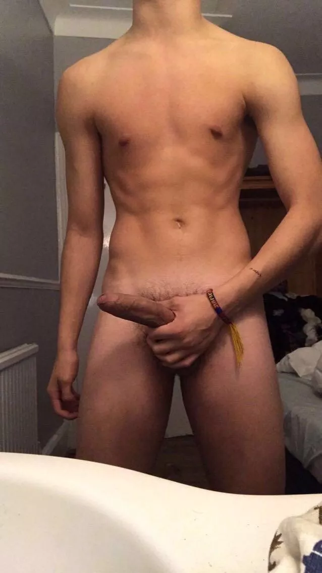 Bet you never knew the quiet kid from next door had 7 inches😏😈