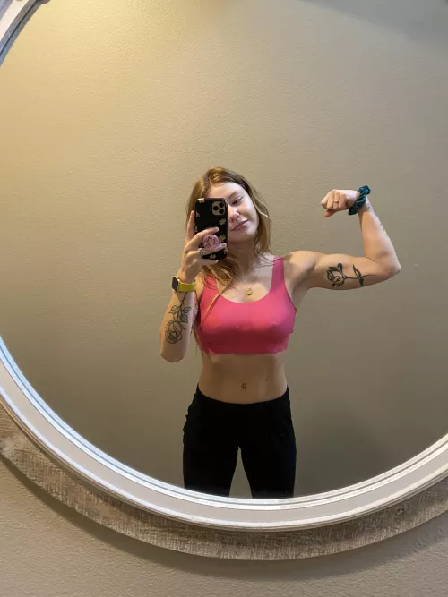 Biceps and boobs 👌🏼