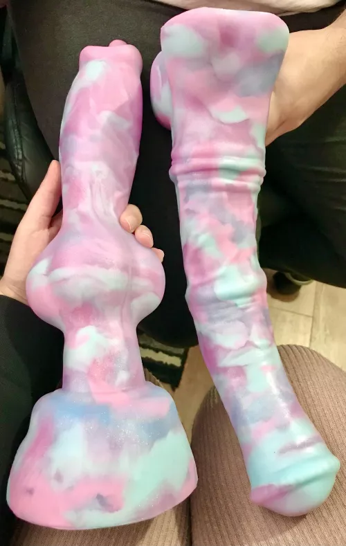 Big dick delivery today!! 😍💕💦 (XL Rex & L Chance, both in Pastel Vulpine)
