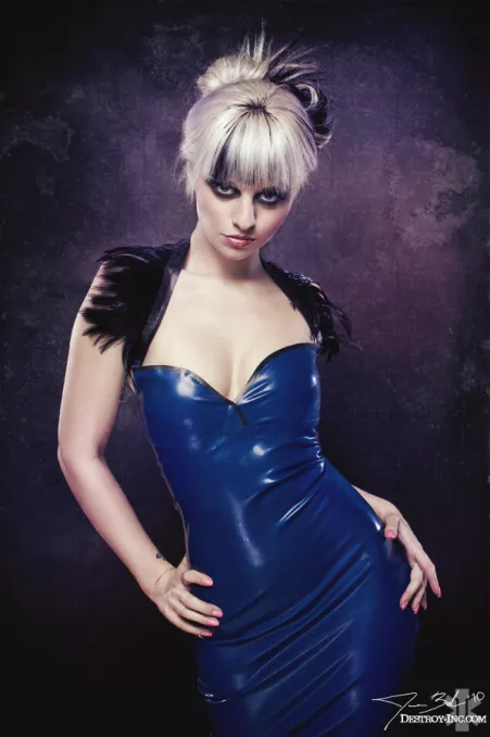 Blue dress (xpost /r/shinyporn)