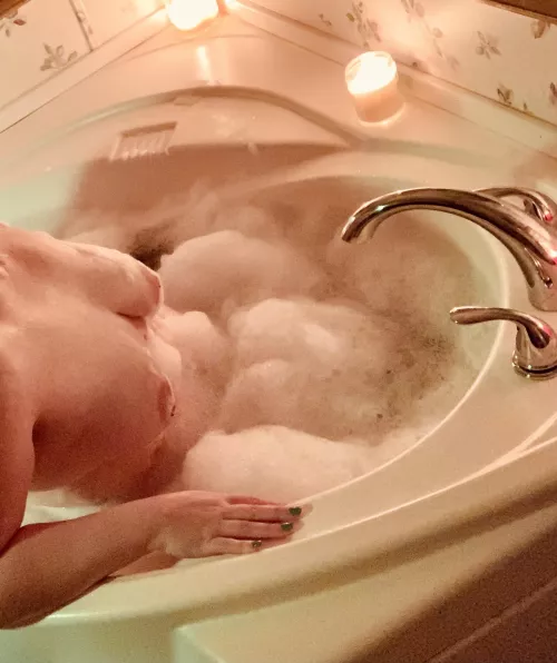 Boobies and bubbles ❤️