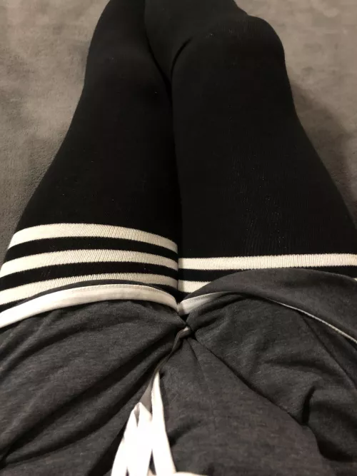 Booty Shorts + Thigh Highs = Peak Comfort ☺️