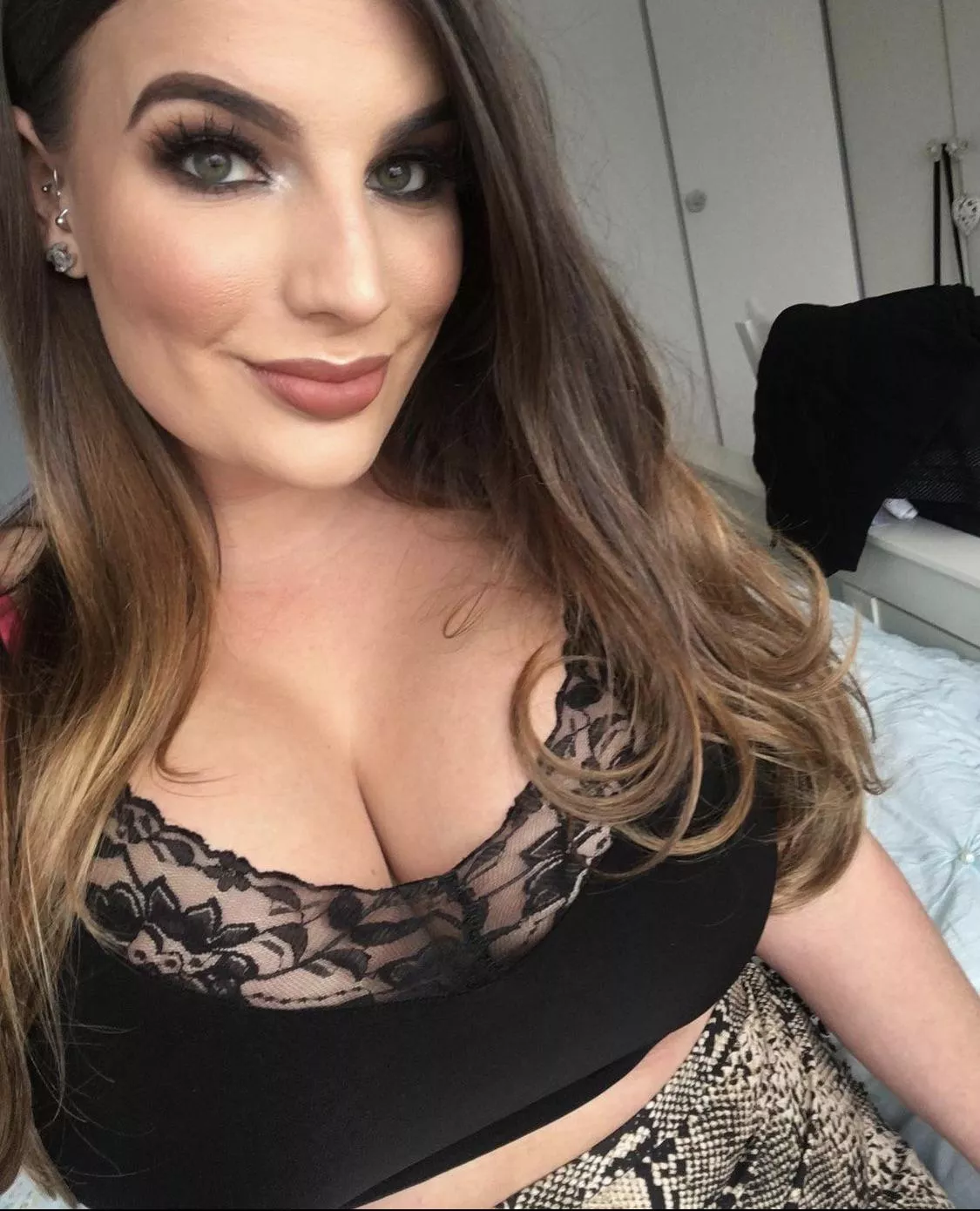 Busty Paula 2