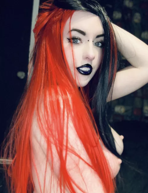 Can I be the queen of your heart? 🖤❤️