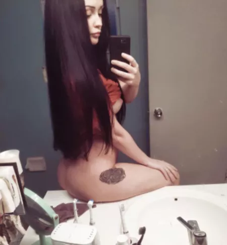 Can I pull off dressing up as Morticia for Halloween? 🥰