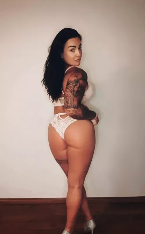 Can someone bend me over? 🤤