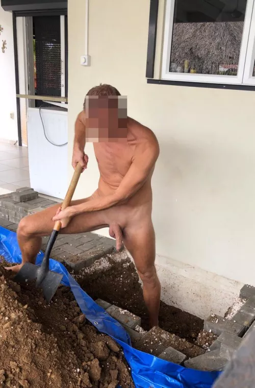 Can someone help me dig this hole? 🕳🙈😎