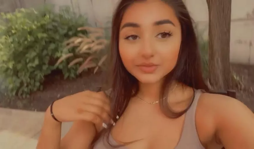 Can someone jerk vid this slut Amara for me