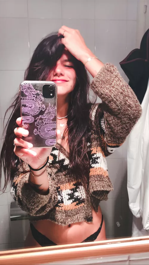 Can you see my belly button? Do you think it's cute? 🥰