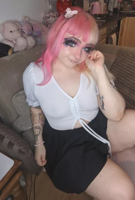 Can you see my nipple piercings peeking through?🤭