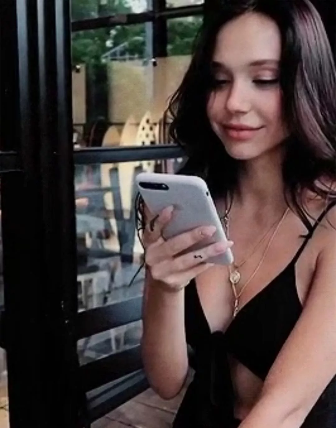 Checking if I got a text (Alexis Ren Rp)