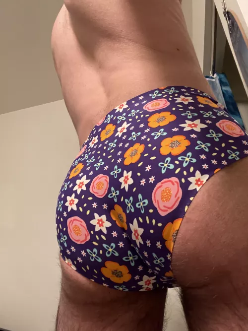 Cheeky florals to start the weekend out right! What’s your favorite kind of panty?