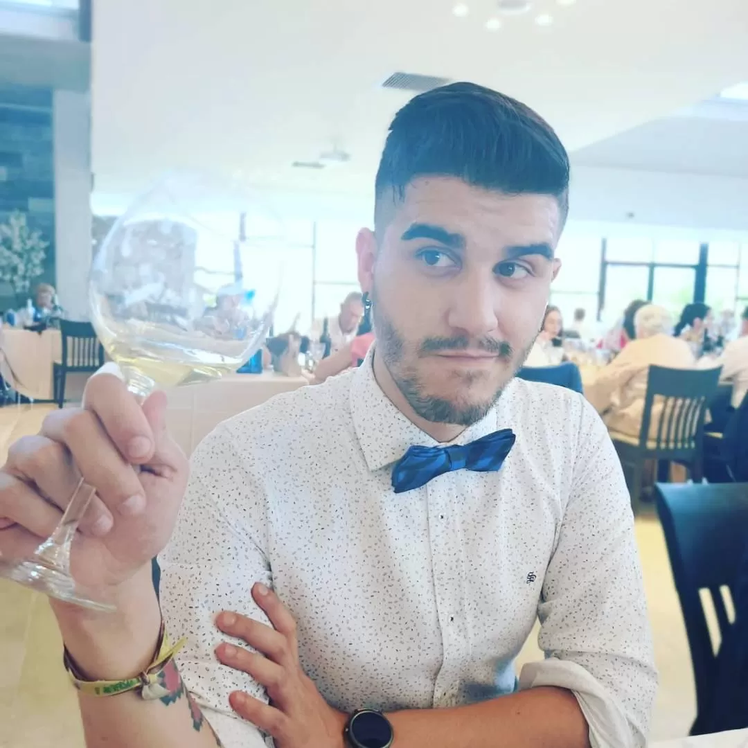 Cheers! 🍷