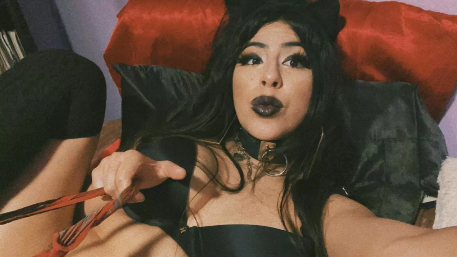chola goth babe
