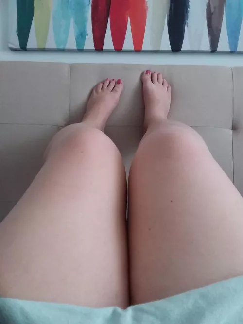 👅 chubby thighs 😄