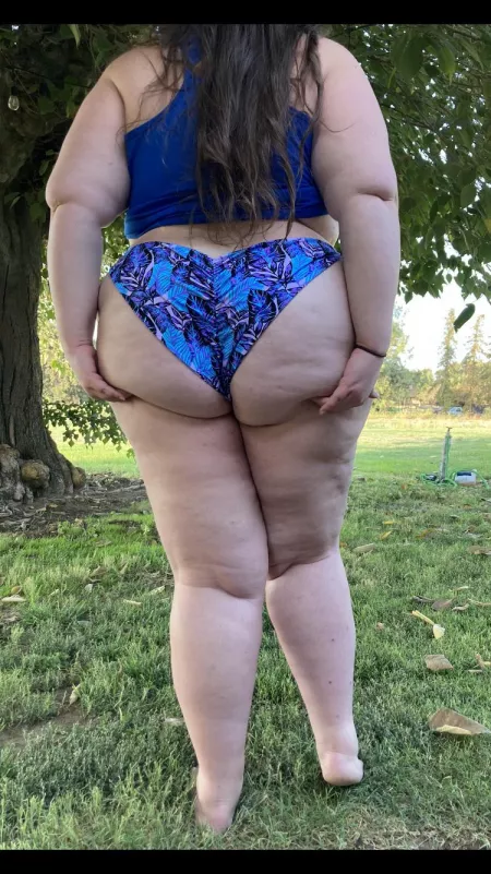 Chunky arms and a fat ass ♥️♥️