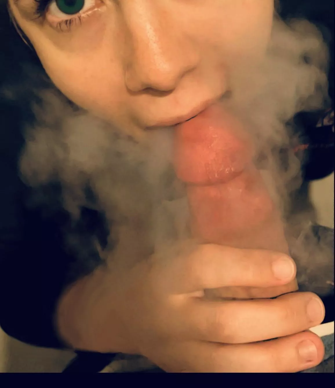 Cigarettes & daddy’s cock. The 2 things I love the most in my mouth 👄 🍆 🚬