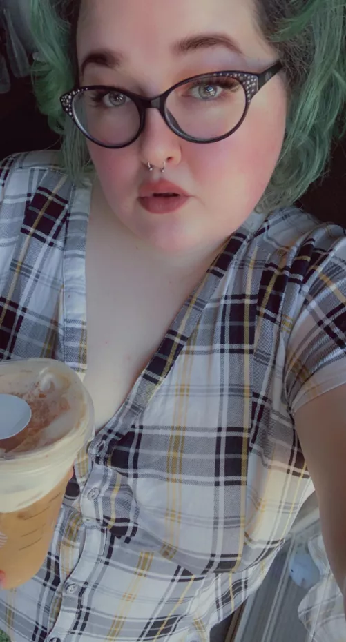 coffee and a selfie 🖤