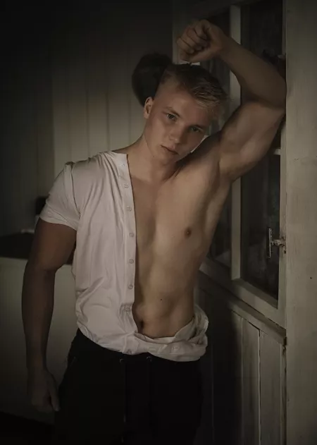 Come next to me 😜