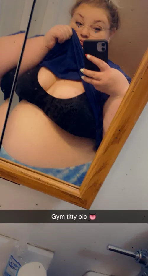 Come spot me at the gym! 👅 or add my Snapchat cutsiekitten0