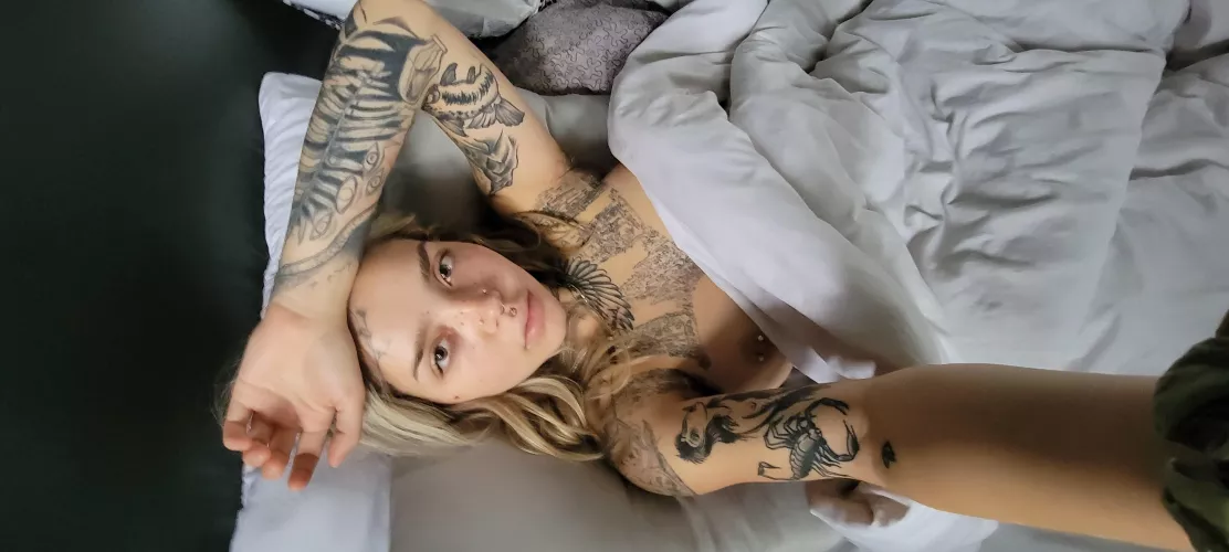 Come sub babe💕 25% off right now! Over a years worth of content and always accepting customs xo