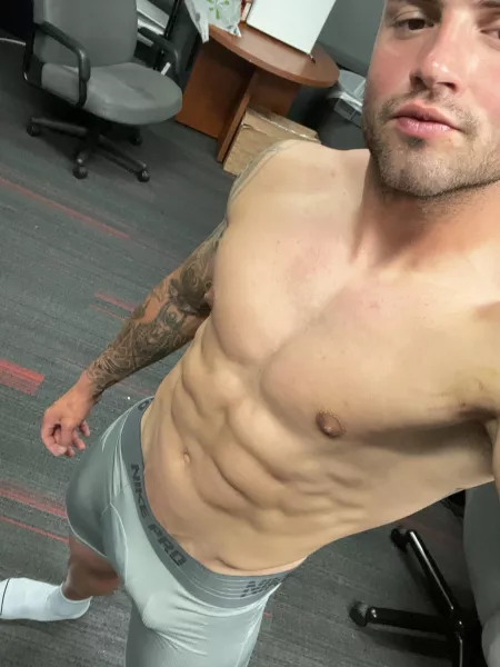 Come to my office please 😏😈 (24m)