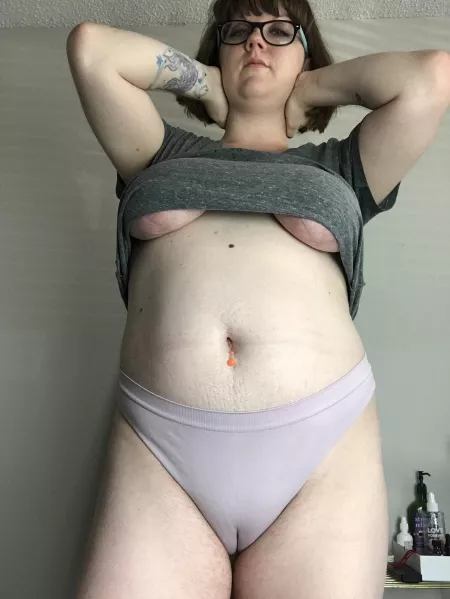 Comment if you’d have your way with me😜💦