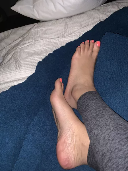 Cozy :) kik @roxielalune or dm for info