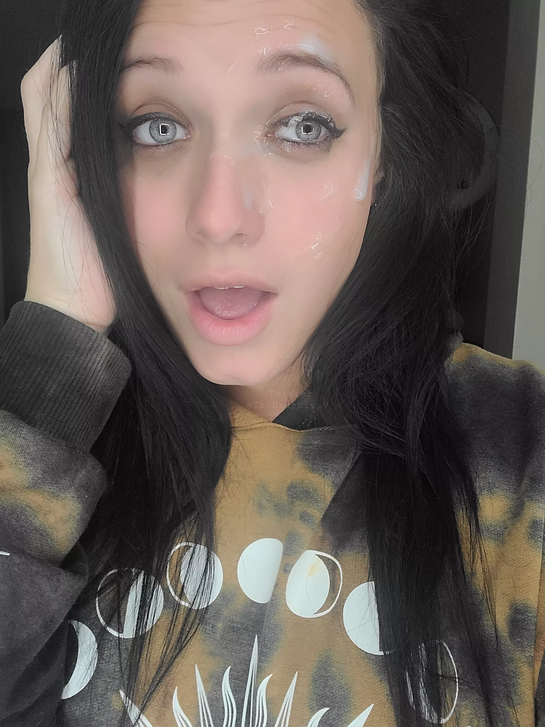 Cum in the eye 👎