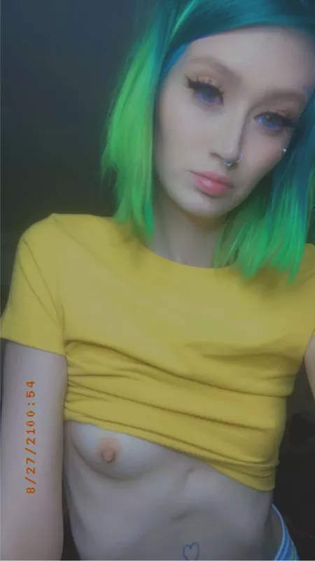 Cum on my boobs? 😇🖤