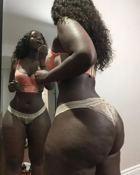 @Curvyandnatural 🇨🇦