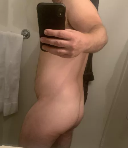 Cute Dad bod ass ??