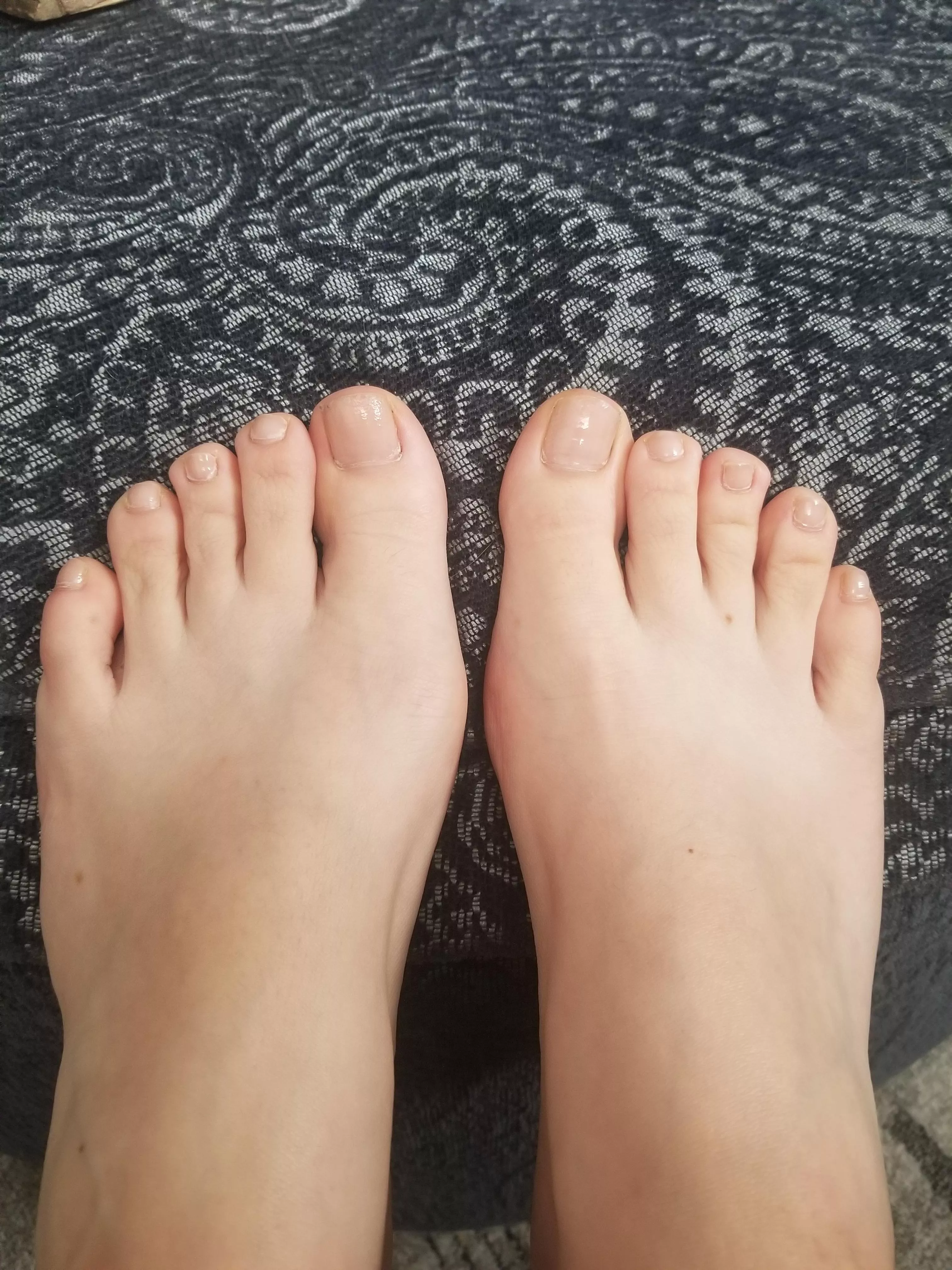 Cute little toes 💋