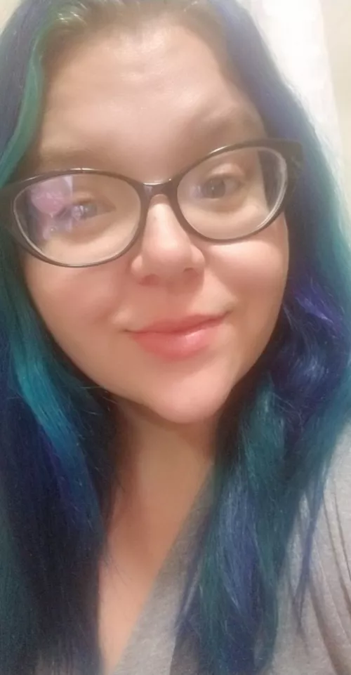 Daddy bought me colors for my haaaiirs! I did it all by myself! What do you think?