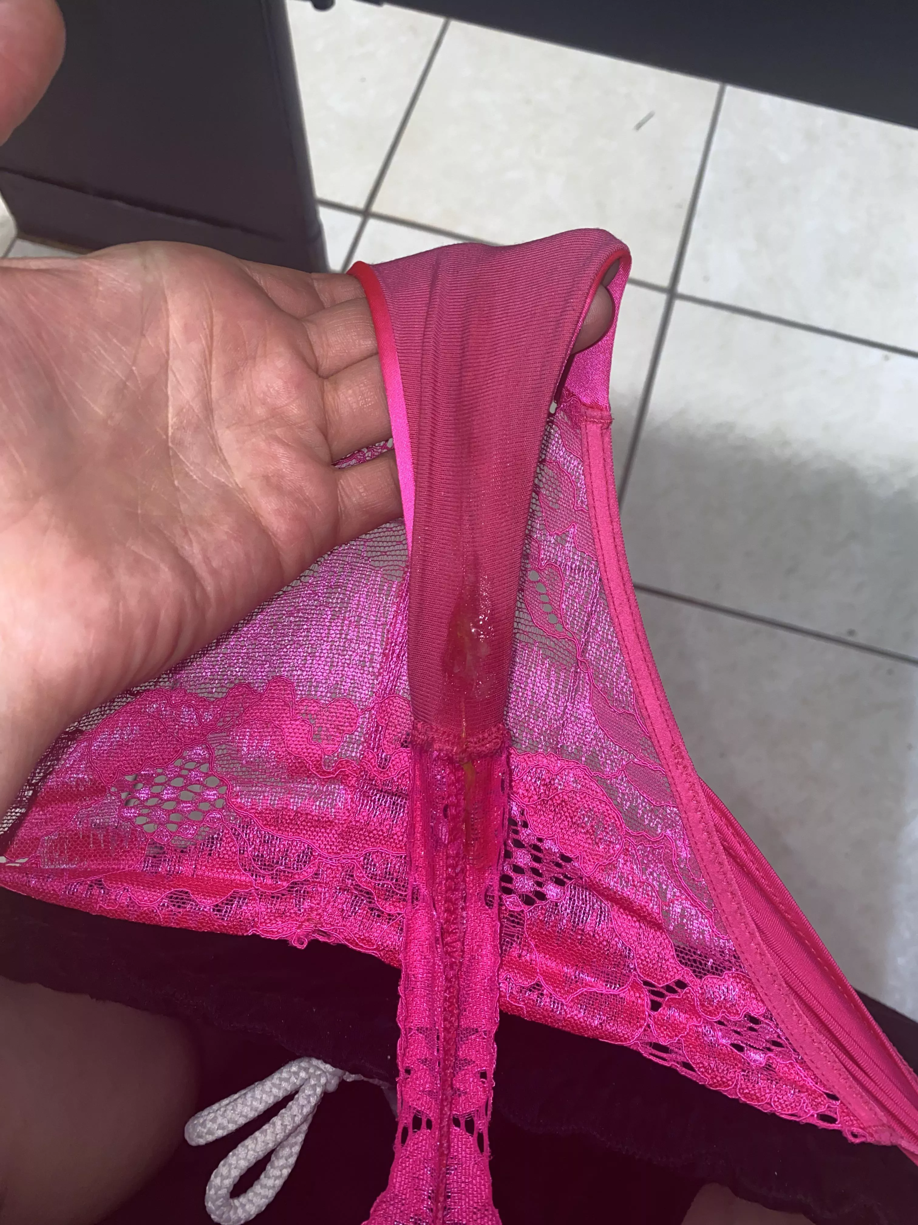 Daddy filled my little asshole this morning. His load came out at work just now 🤭😅😍