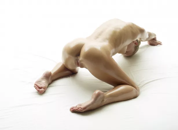 Darina oiled and waiting