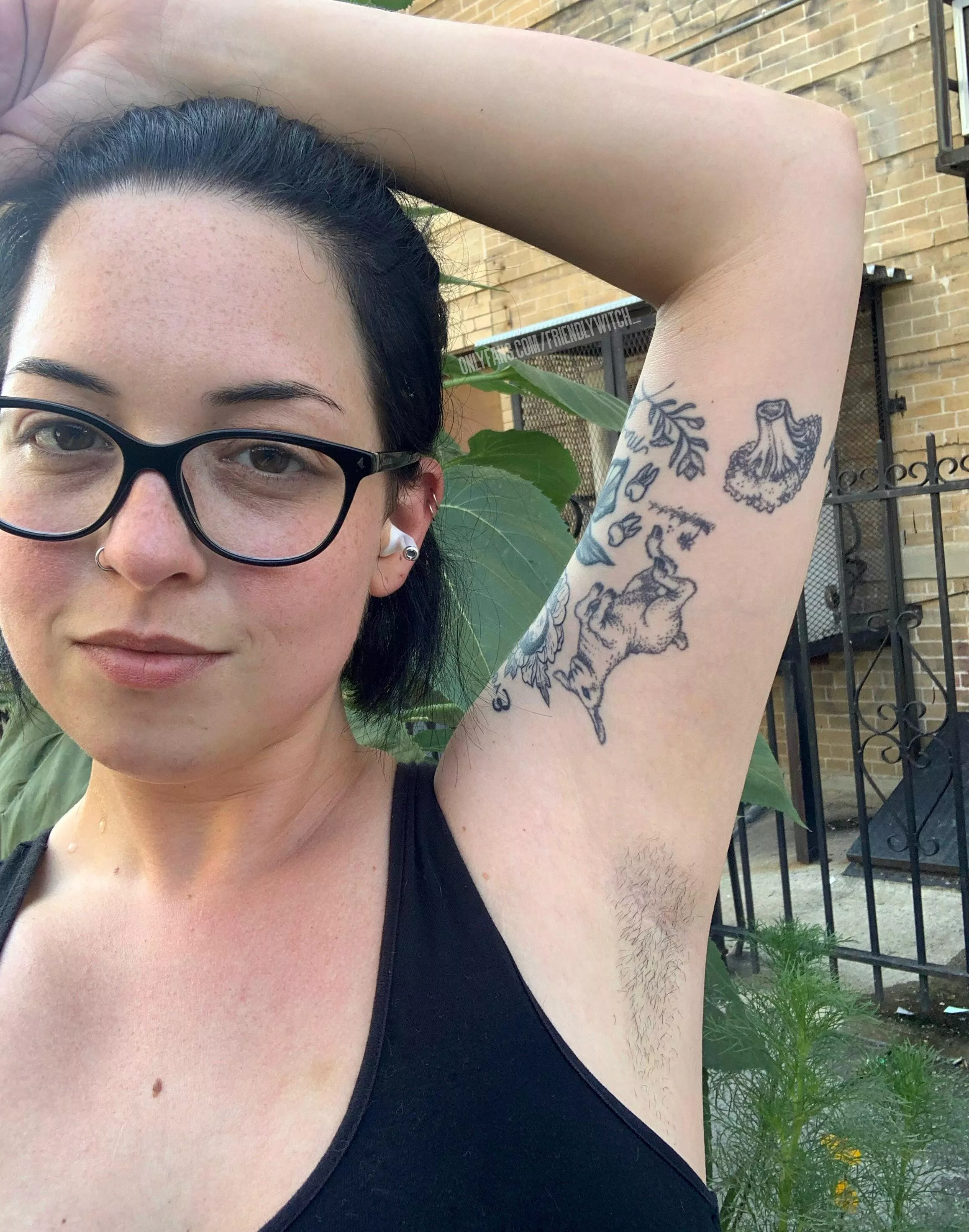 Day 6! 🥵 Dripping in sweat and showing off my hairy pits to the entire block