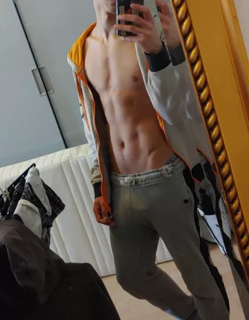 Did not find a better pic, maybe next time with less cloth 😋