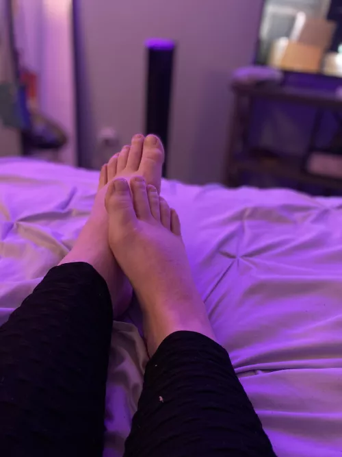 DM me to lmk what color you think I should paint my toes🥰🦶🏻