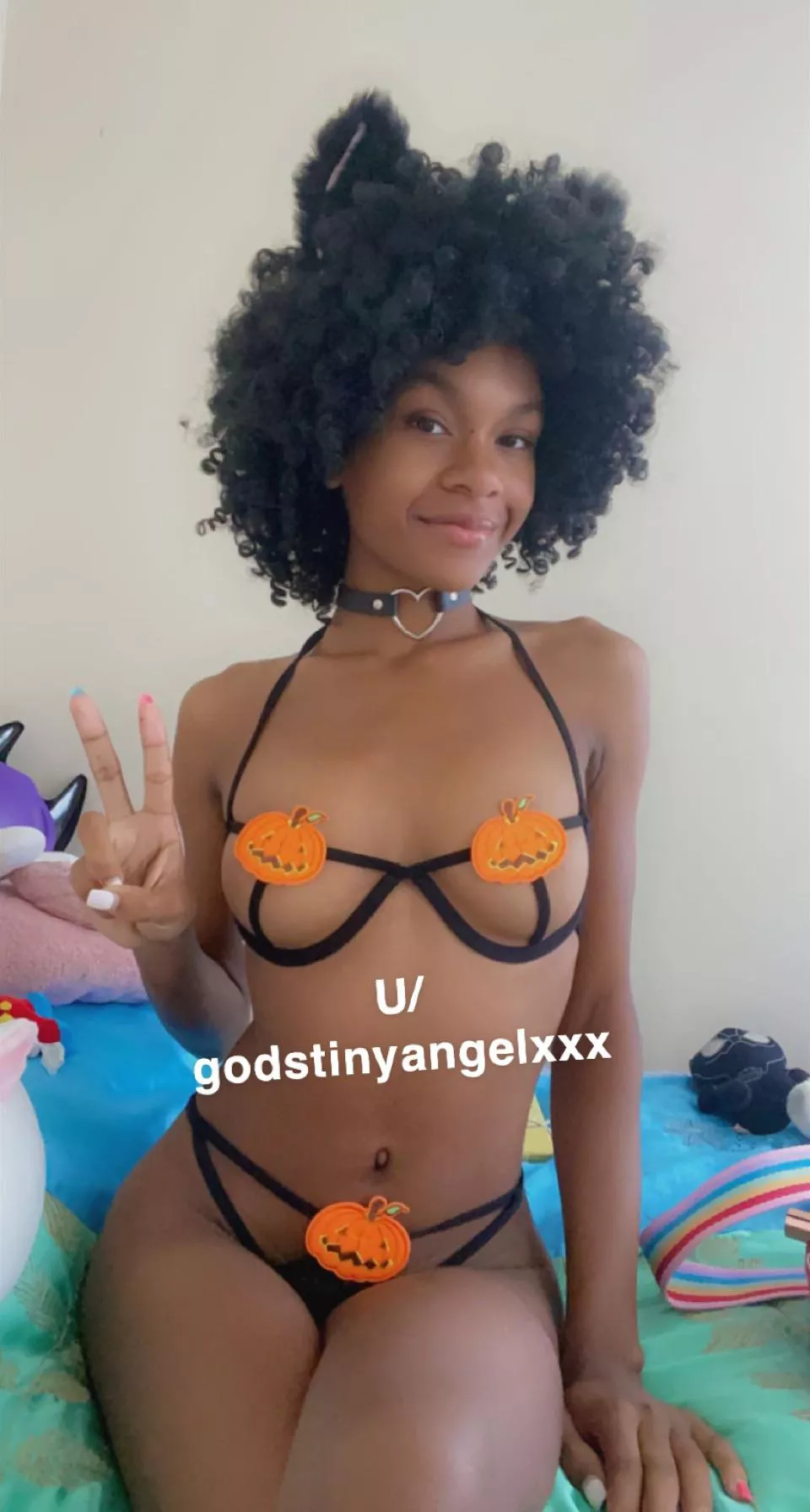 do I look cute in my new outfit daddy 🥰🎃