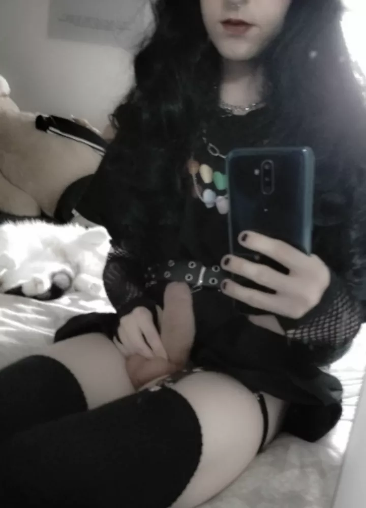 do u like goth girldick?? 🥰🖤