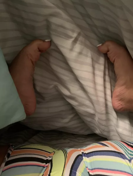 Do you like curled feet? 😘