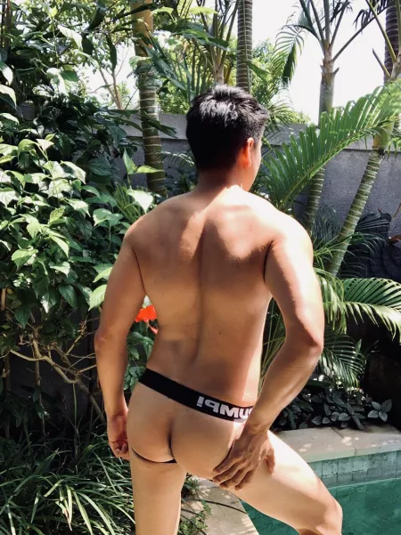 Do you like my back? 😈