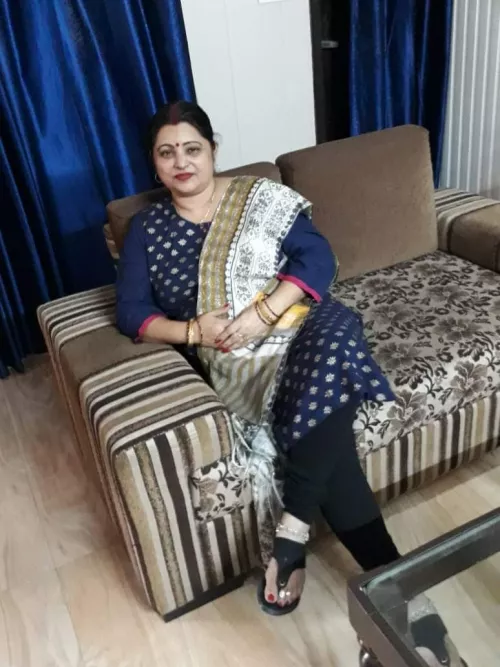 Do you like my Indian mom 😋🔥