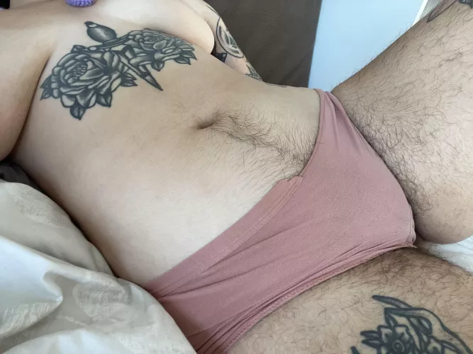 Do you wanna see what’s under my panties 😋🌸