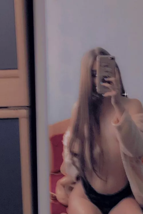 Do you wanna see your keys hanging around my neck? 😏🤭